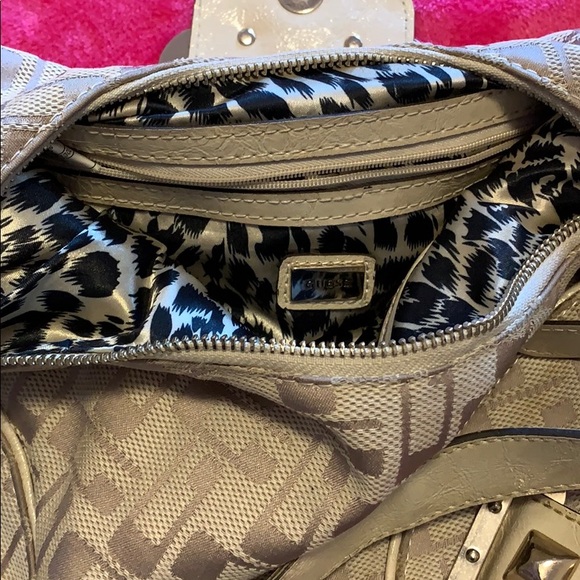 Guess purse - Picture 3 of 3